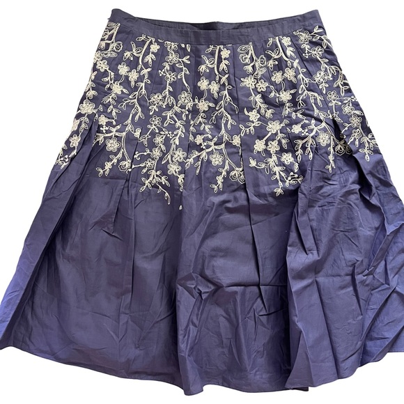 Ann Taylor Skirt with Embroidery Size 8 - Picture 6 of 8